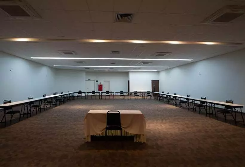 酒店 Executive Inn