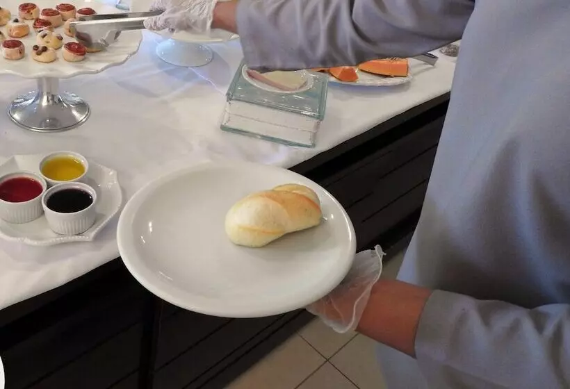 酒店 Executive Inn