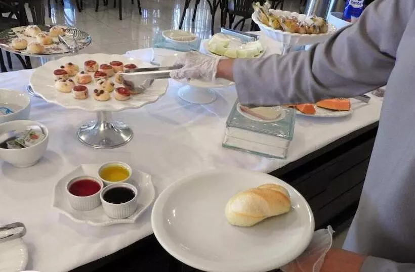 酒店 Executive Inn