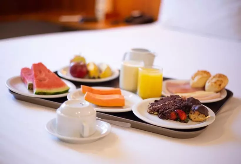 酒店 Executive Inn