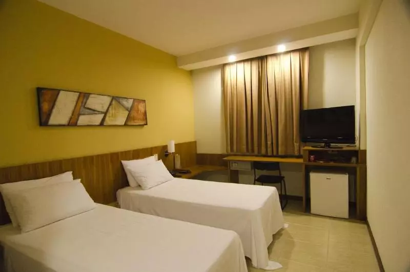 酒店 Executive Inn