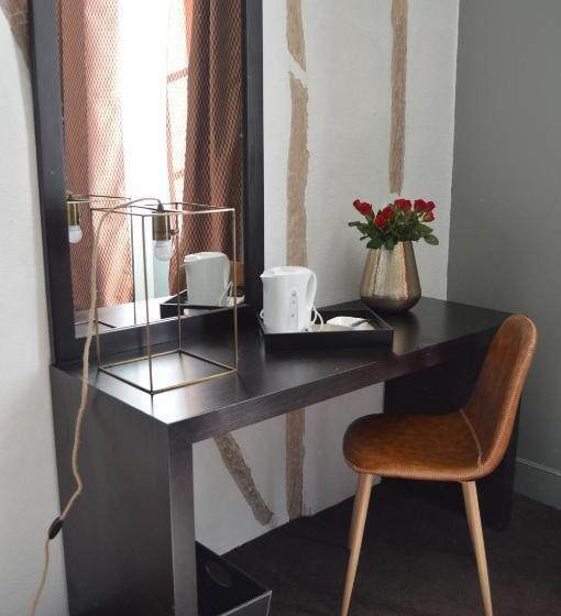 Отель Château De La Pomarède