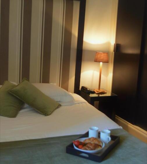 Отель Château De La Pomarède