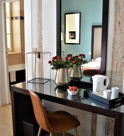 Отель Château De La Pomarède