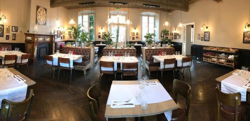 Отель Château De La Pomarède