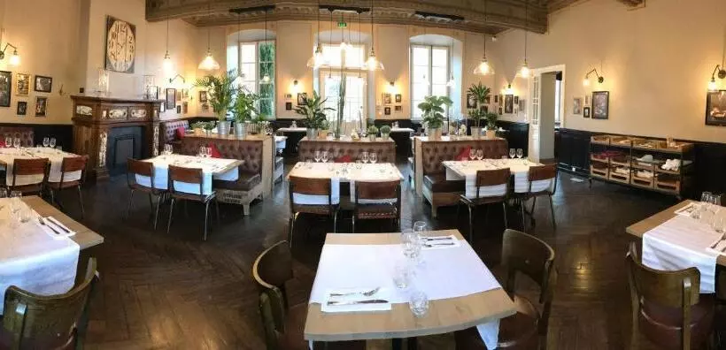 ホテル Château De La Pomarède