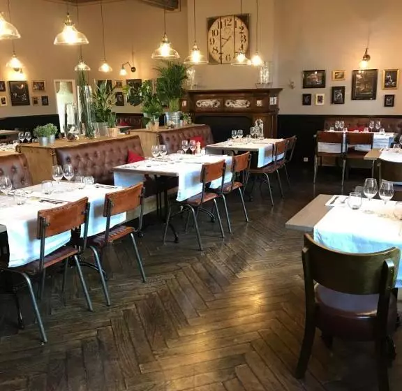 ホテル Château De La Pomarède