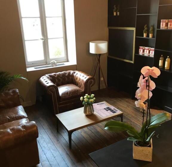 Отель Château De La Pomarède