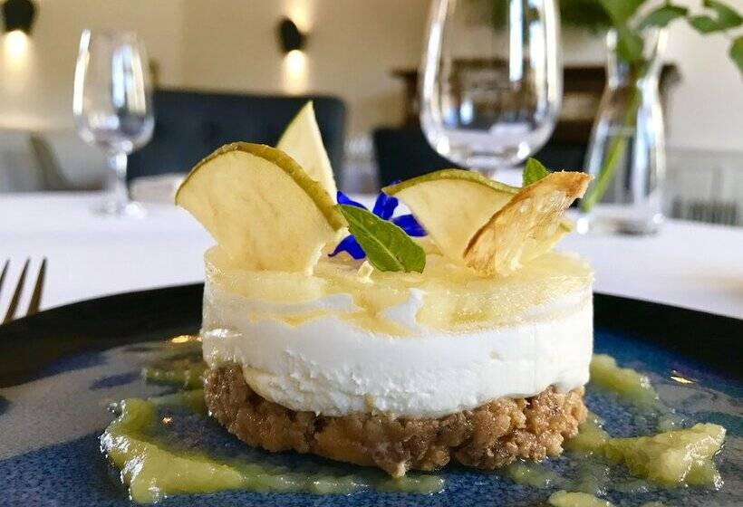 Отель Château De La Pomarède