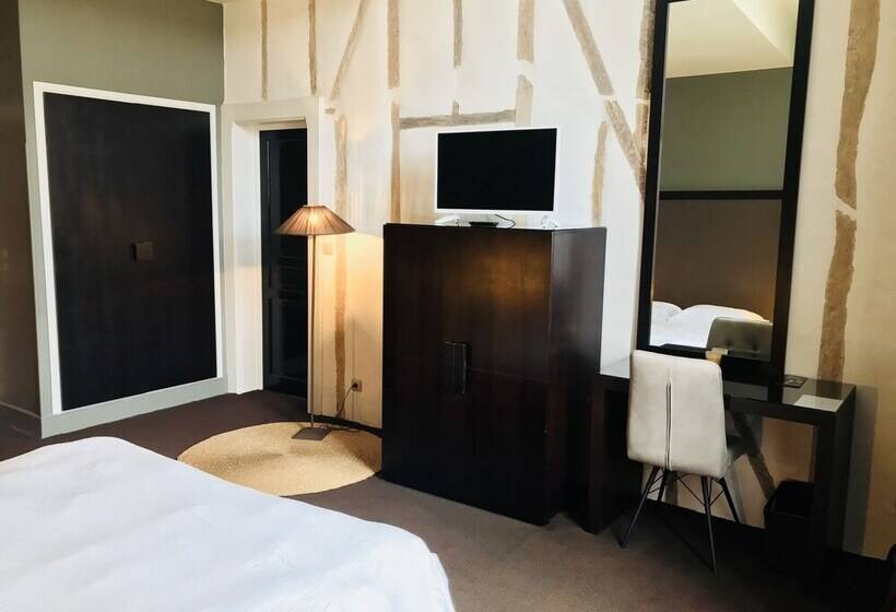 Отель Château De La Pomarède