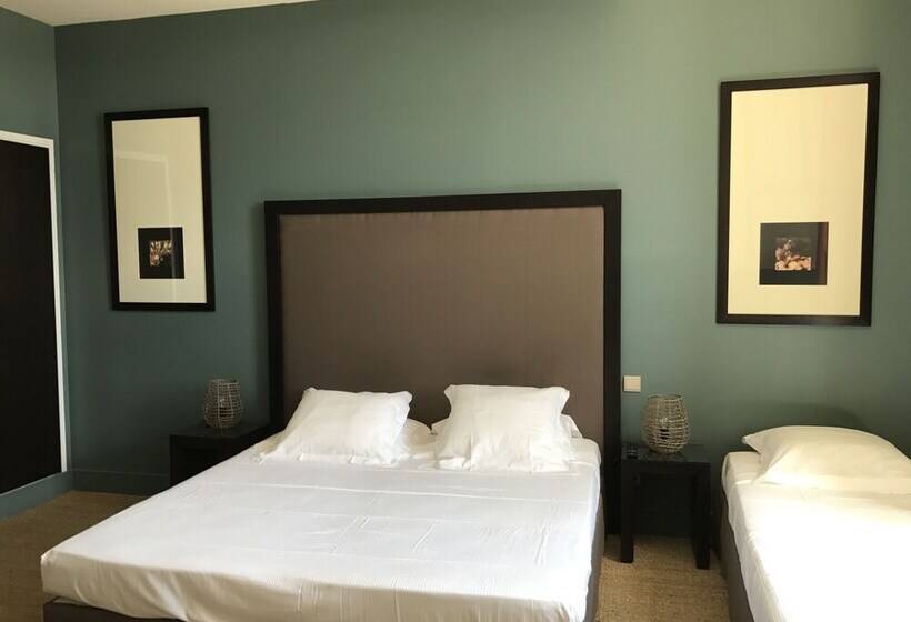 Отель Château De La Pomarède