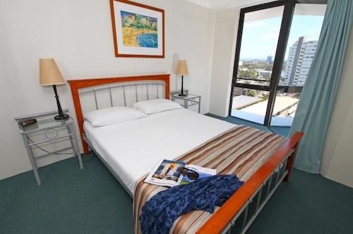 Отель Surfers Plaza Resort