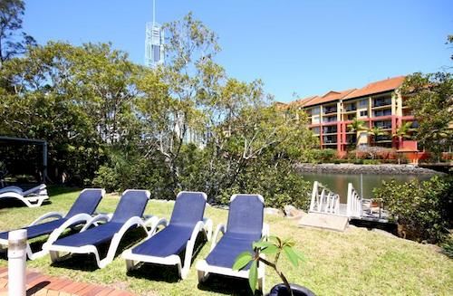 Отель Surfers Plaza Resort