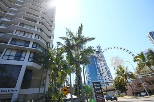 Отель Surfers Plaza Resort