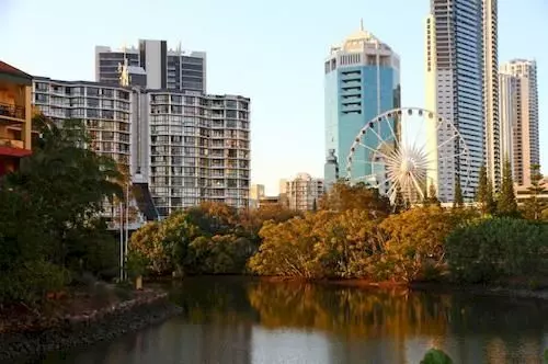 호텔 Surfers Plaza Resort