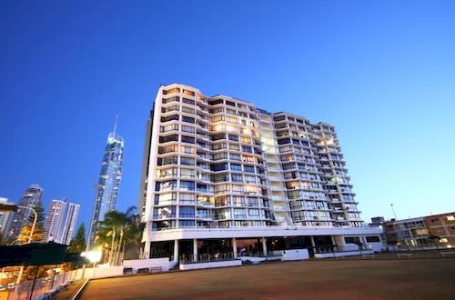 Отель Surfers Plaza Resort