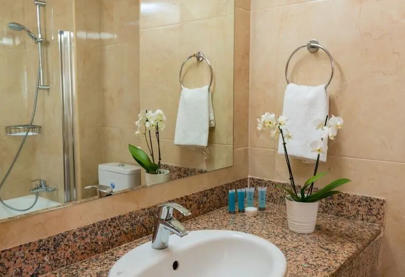 Hotelli Ascos Coral Beach