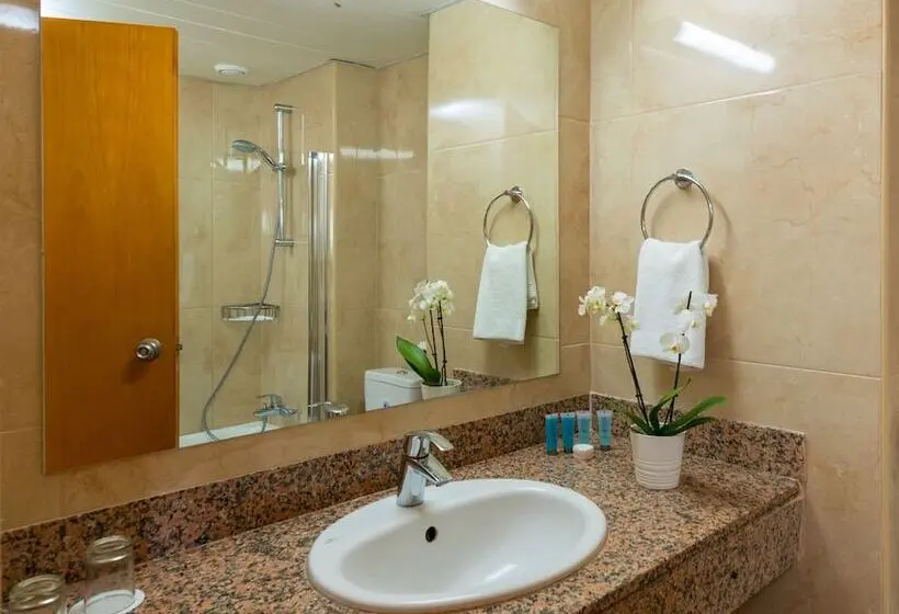 Hotelli Ascos Coral Beach