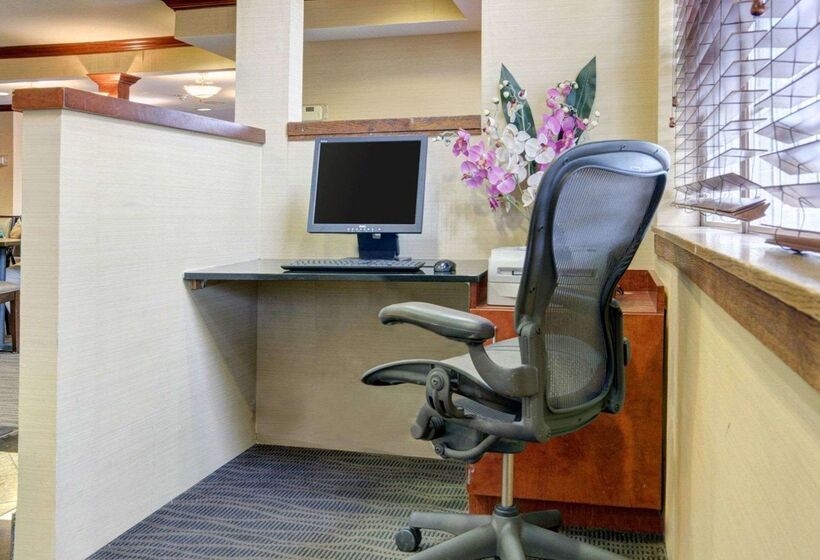 Otel Spark By Hilton Sterling Dulles Airport