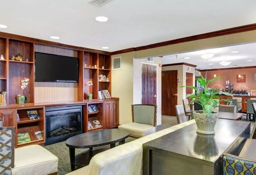 בית מלון כפרי Spark By Hilton Sterling Dulles Airport