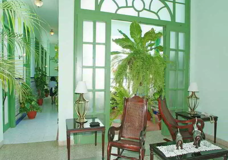 Hotelli E San Basilio