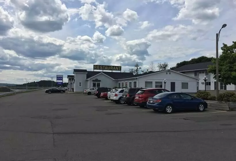 فندق Fairway Inn