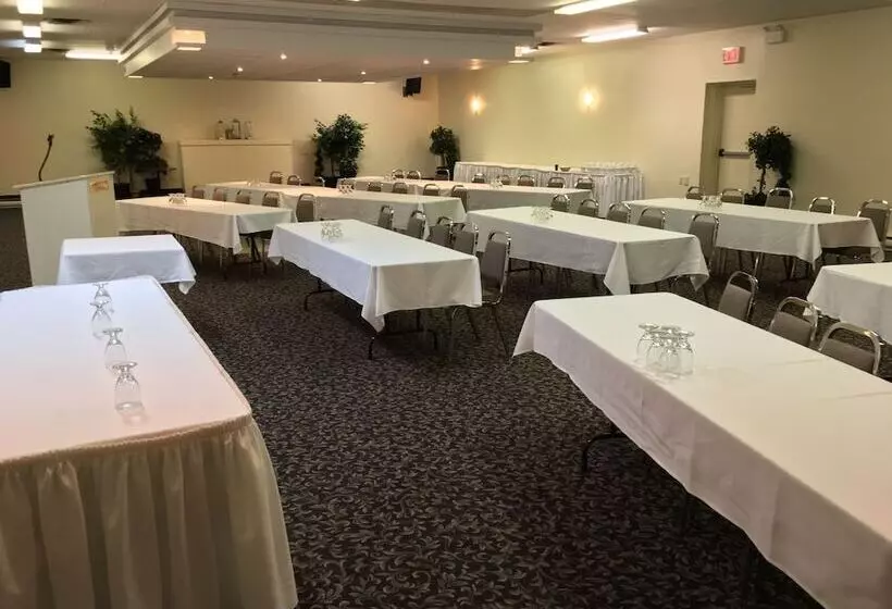 فندق Fairway Inn