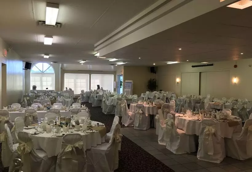 فندق Fairway Inn