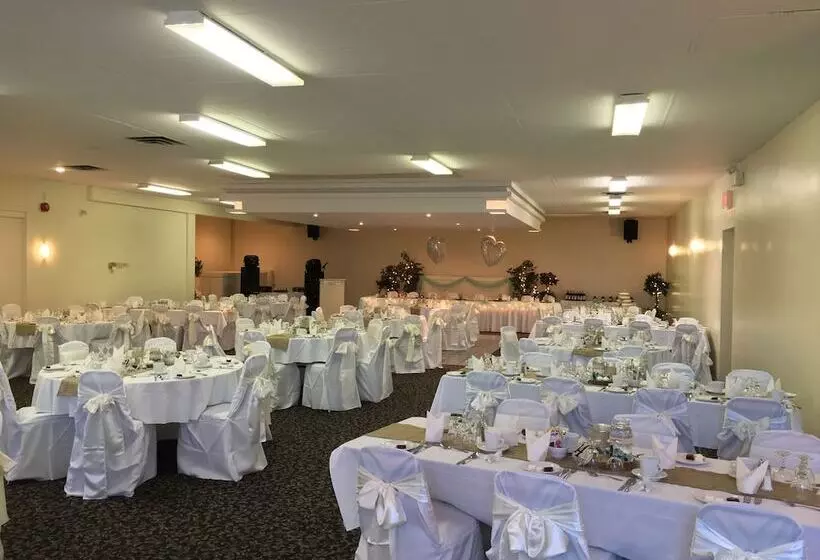 فندق Fairway Inn