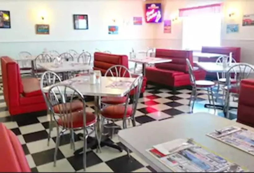 فندق Fairway Inn