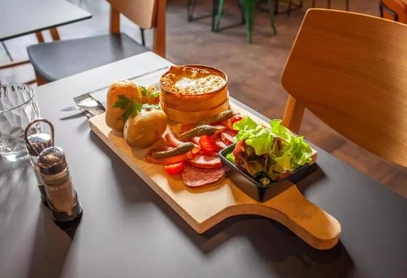 בית מלון כפרי Ibis Pontarlier