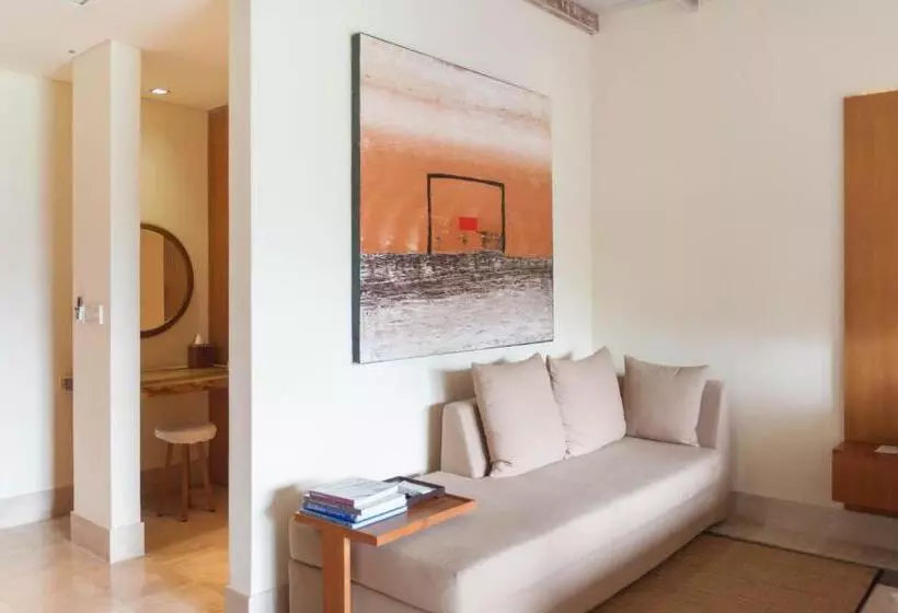 Отель Komaneka At Monkey Forest Ubud