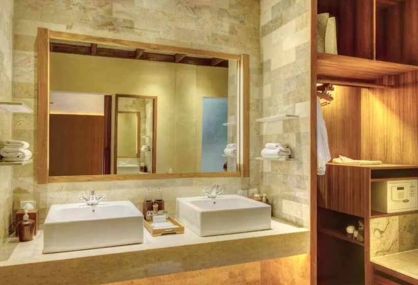 Отель Komaneka At Monkey Forest Ubud