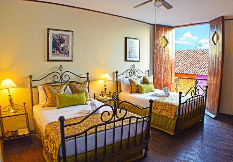 هتل Los Balcones Leon