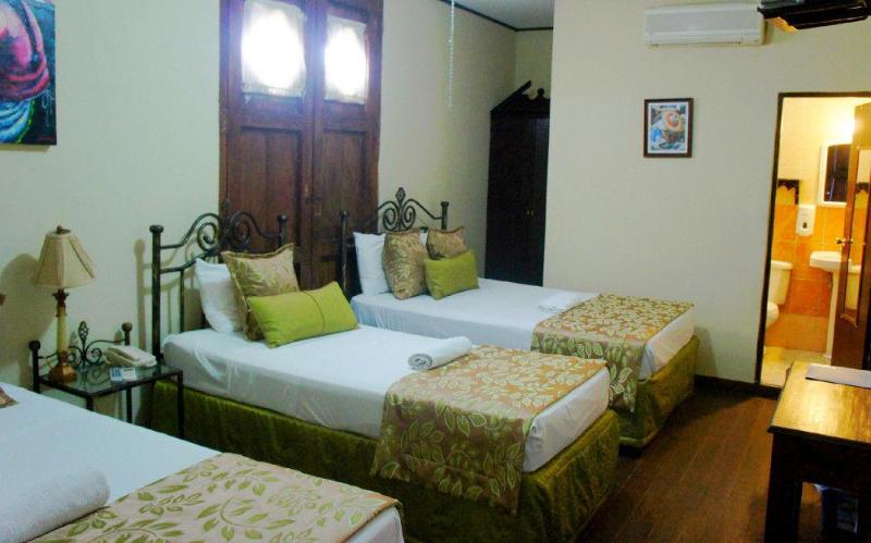 هتل Los Balcones Leon