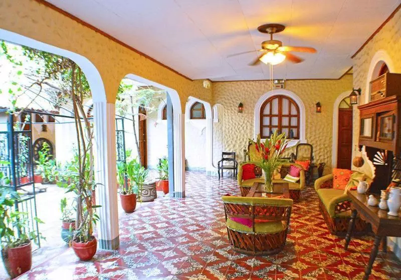 Отель Los Balcones Leon