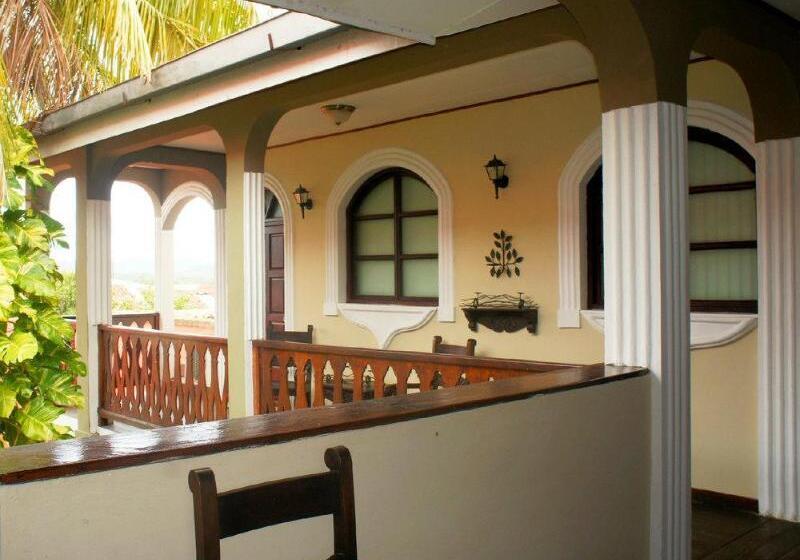 هتل Los Balcones Leon