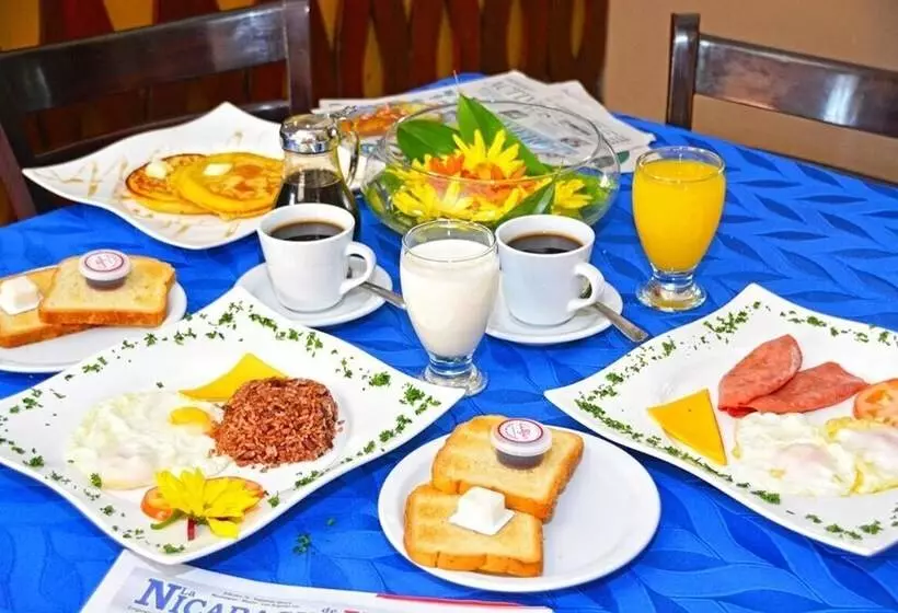 Отель Los Balcones Leon