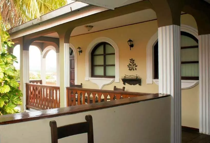 Отель Los Balcones Leon