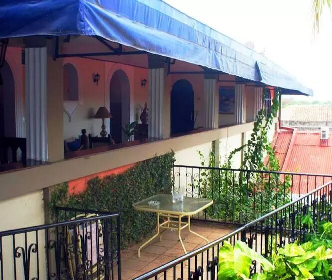 Отель Los Balcones Leon