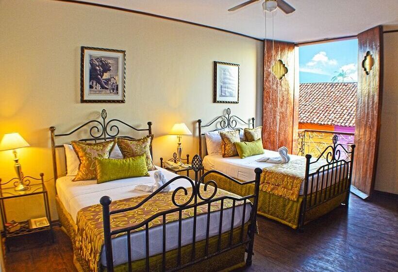 هتل Los Balcones Leon