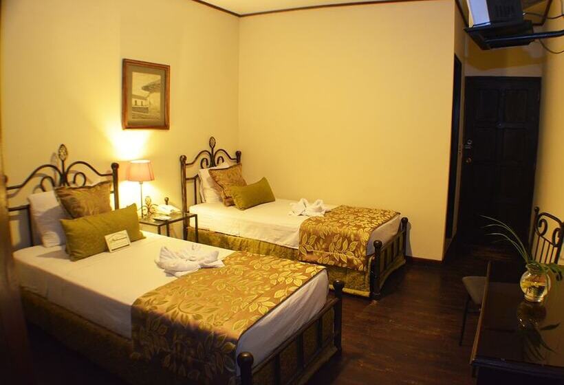 هتل Los Balcones Leon