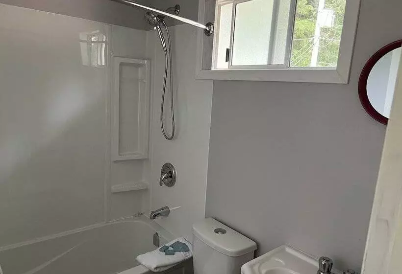 هتل Pioneer Inn By The River