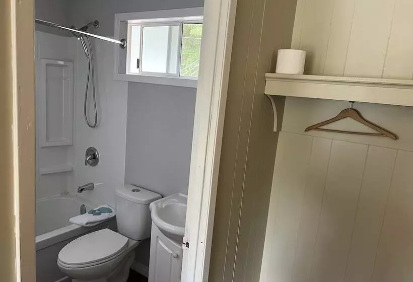 هتل Pioneer Inn By The River