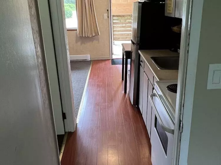 هتل Pioneer Inn By The River