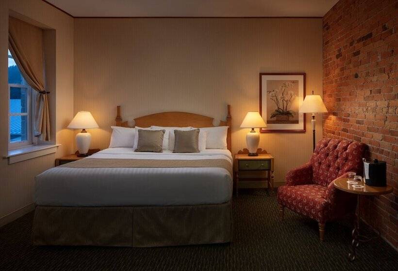 هتل St. Eugene Golf Resort & Casino