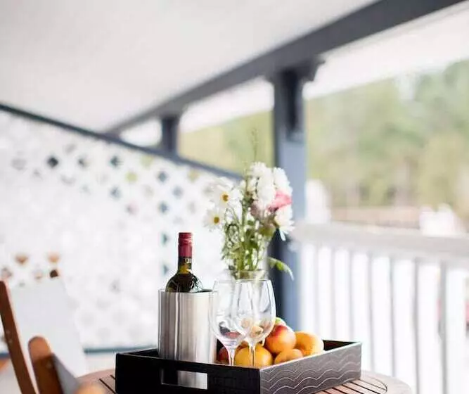 בית מלון כפרי The Lund Resort At Klah Ah Men