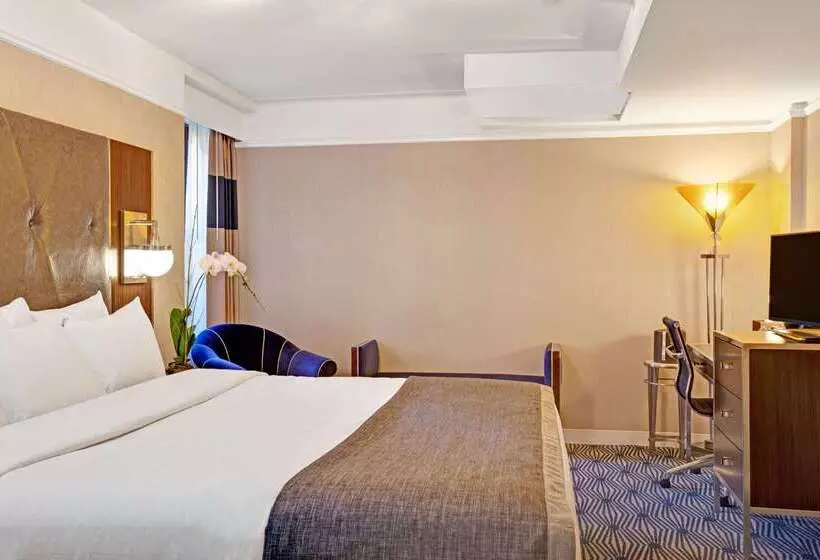 호텔 The New Yorker, A Wyndham