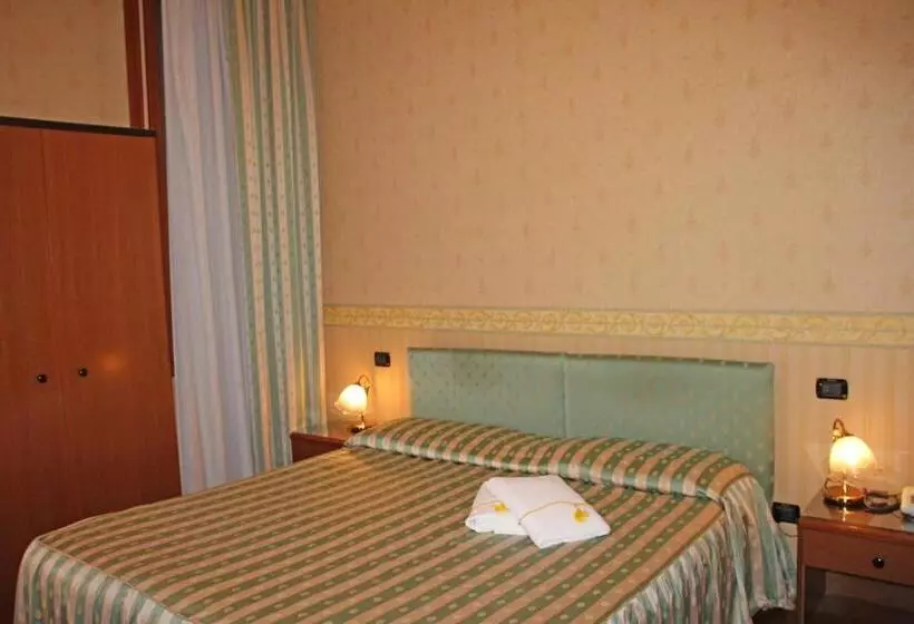 호텔 Albergo Ristorante Leon D'oro