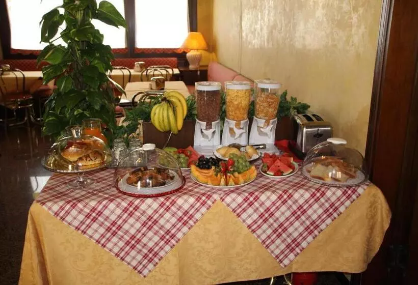 호텔 Albergo Ristorante Leon D'oro